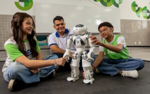 Robótica educacional e iniciação científica: como aprender fazendo transforma a educação?